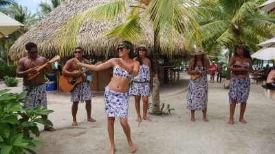 Polynesischer Tanz Paul Gauguin Crew (Alexander Mirschel)  Copyright 
Infos zur Lizenz unter 'Bildquellennachweis'